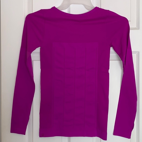 Fabletics Delta Orchid Seamless Long Sleeved Top - Picture 7 of 7